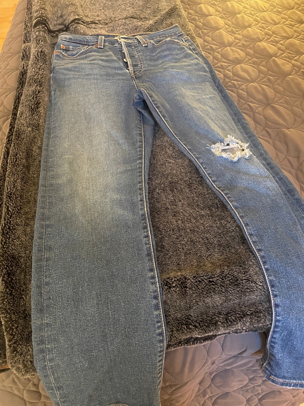 Classic Distressed Levi’s Women’s Blue Jeans - Wedgie Straight